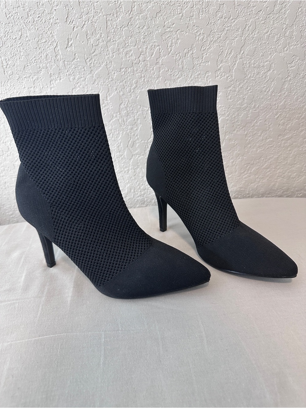 MIA McKinley Black Knit Sock Ankle Booties Pointed Toe Heels Size 8